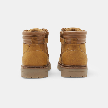 حذاء بني عال للأولاد الصغار